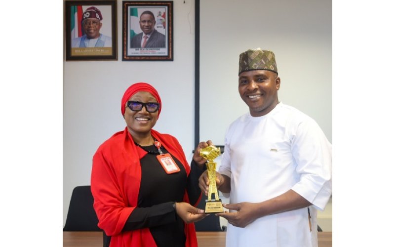 Olukoyede Bags Excellence in Service Award  
