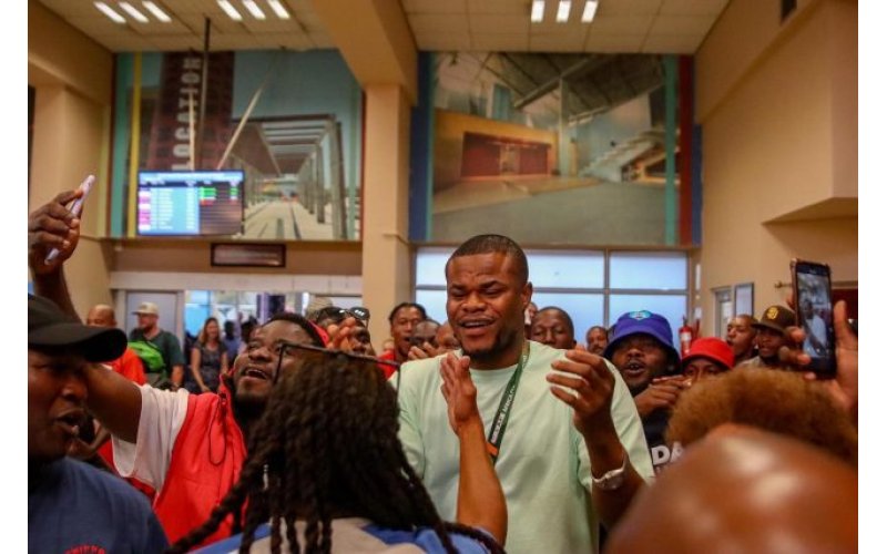 Super Eagles’ Stanley Nwabali receives hero’s welcome at Chippa United
