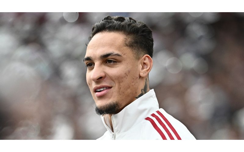 MANCHESTER UNITED UPDATES 