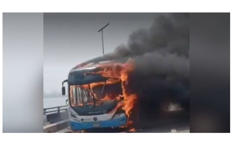 Bus Catches Fire on Third Mainland Bridge, Disrupts Traffic in Lagos