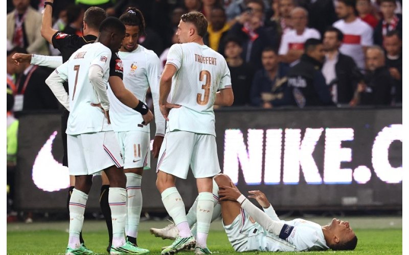 Mbappe Sidelined With Knee Injury Ahead of El Clasico