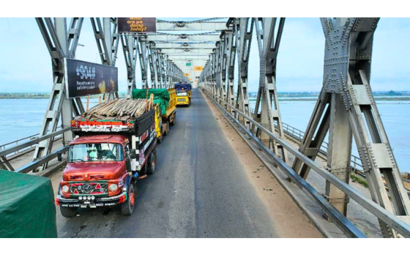 Anambra Governorship Election: Traffic Gridlock as Niger Bridge Cordoned Off in Onitsha