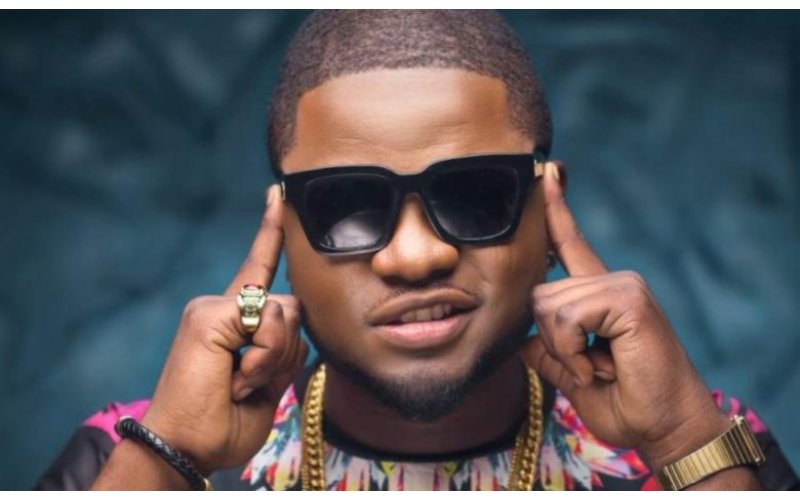 I wish Nigerian preachers can teach that healing and prosperity comes from loving God and obeying his commandments instead of ”money doubling sermons and film tricks” – Skales