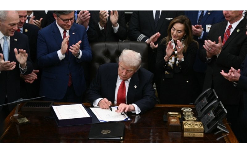 Trump Signs Bill to End Record 43-Day U.S. Government Shutdown