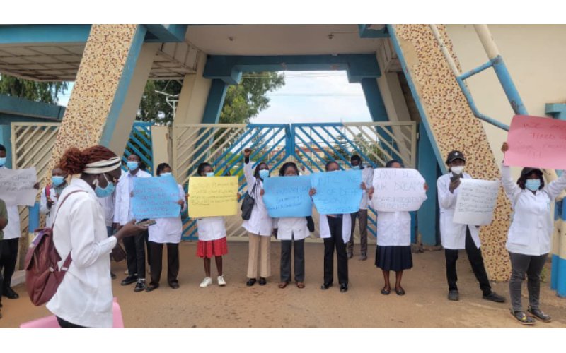 Jos University Dental Students Protest 10-Year Delay In Graduation