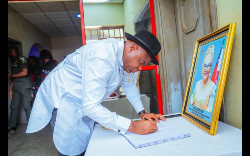 Diri, Cabinet, PDP Chieftains Visit Late Commissioner’s Family, Accident Victims