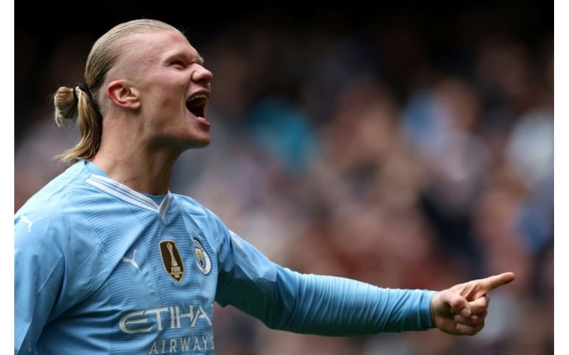 Haaland's agent meets with Barcelona sporting director Deco