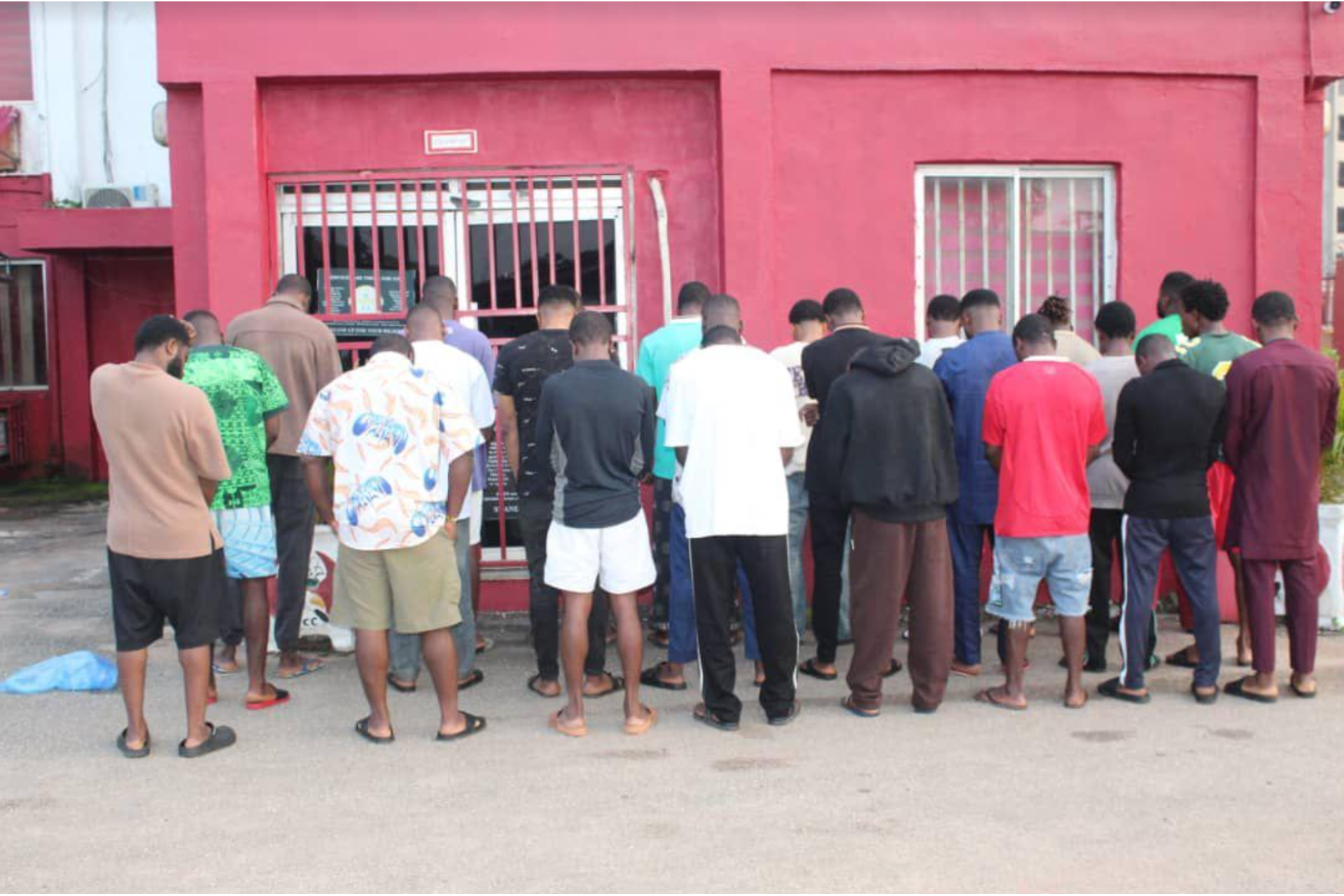 EFCC Arrests 24 Suspected Internet Fraudsters in Benin City