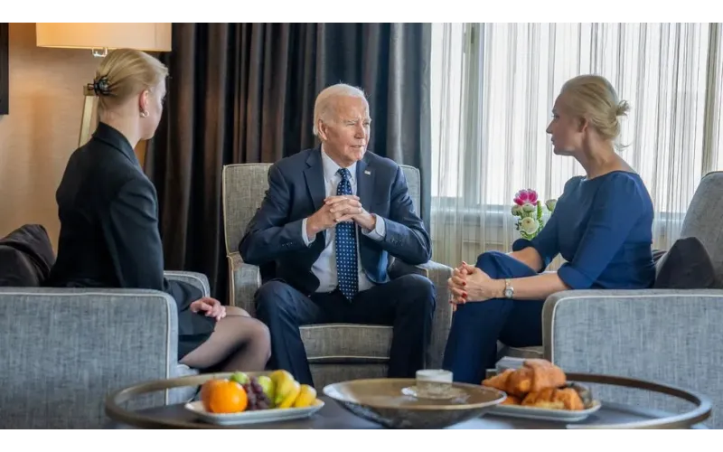 President Biden meets Alexei Navalny's widow and daughter