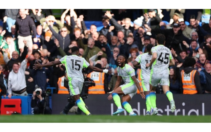 Manchester City Thrash Chelsea to Close Gap on Arsenal in Title Race