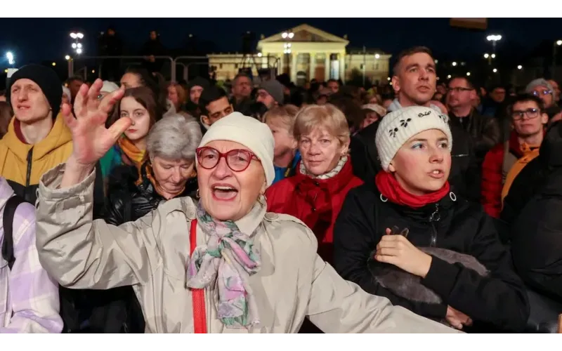 Hungary: Orban to address child-abuse scandal after protests.