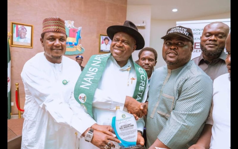 Bayelsa Governor Receives Hero Of Nigerian Students Award