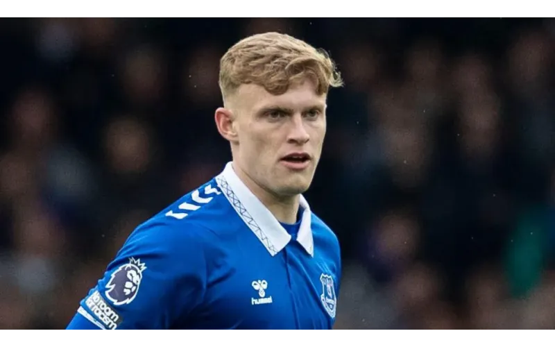 Everton reject second Man Utd bid for Branthwaite