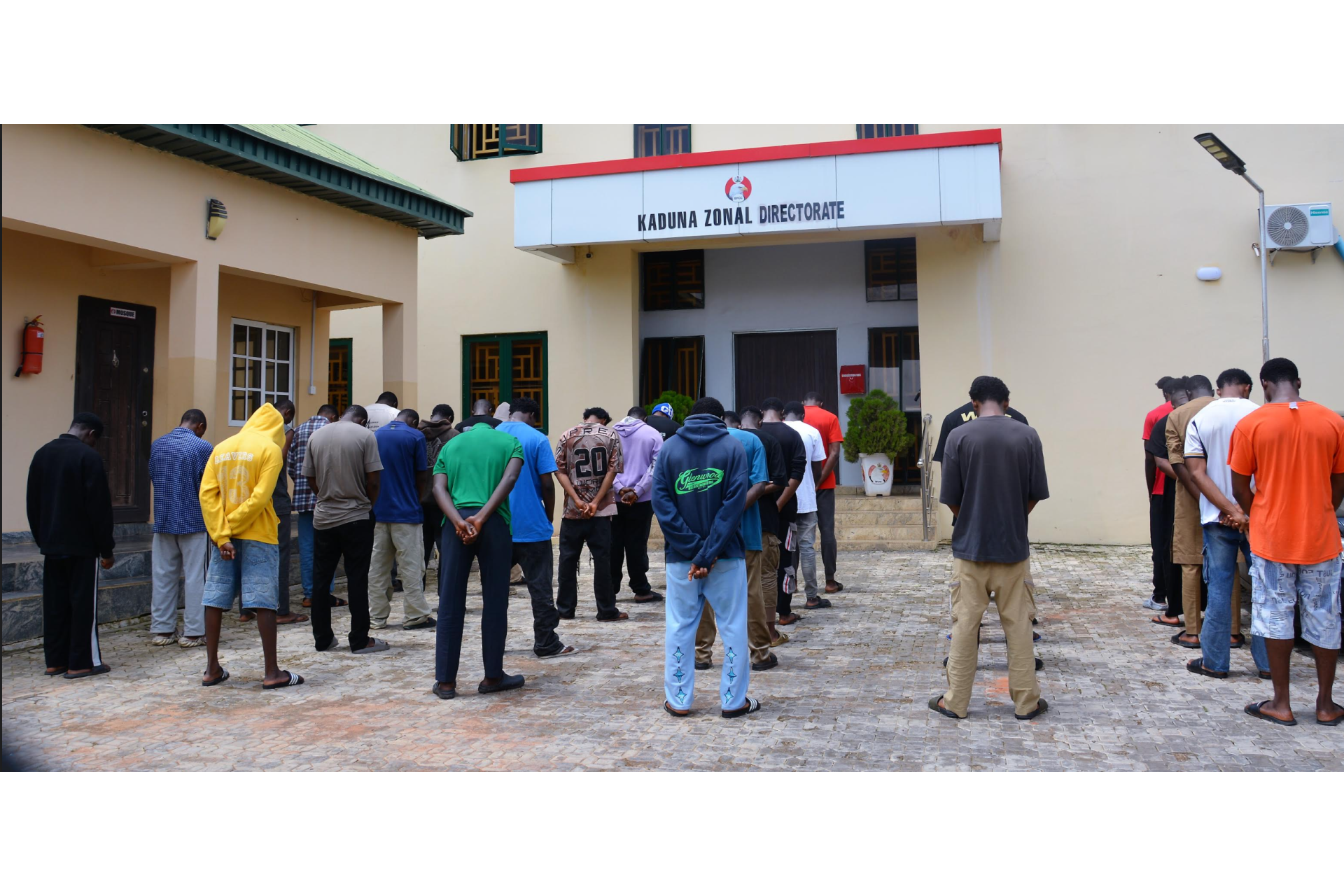 EFCC Arrests 32 Suspected Internet Fraudsters in Minna