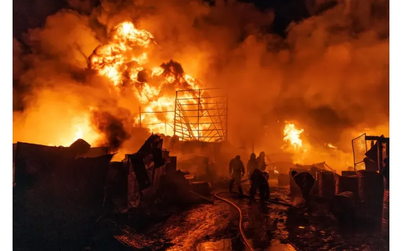 Nairobi fire: Gas blast in Kenyan capital kills three and injures nearly 300 