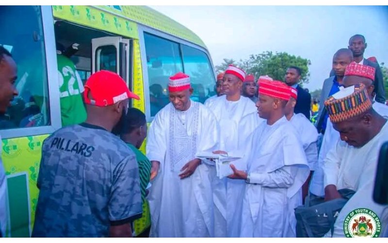 Gov. Yusuf Donates Coaster Bus to Kano Pillars U-19, Gifts Cash Money