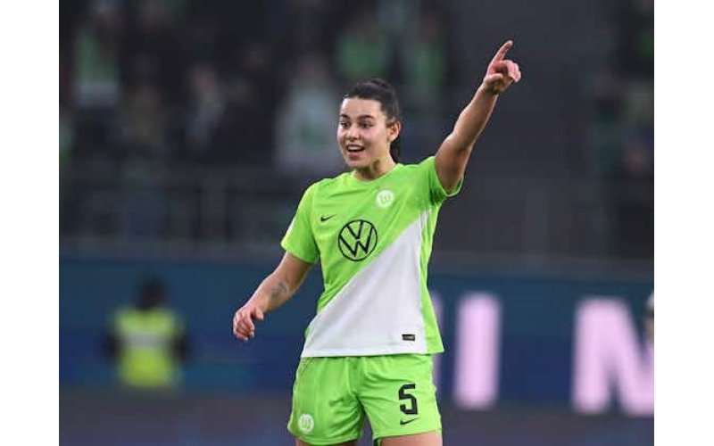 GERMANY STAR LENA OBERDORF 'REJECTS CHELSEA' TO COMPLETE HUGE TRANSFER