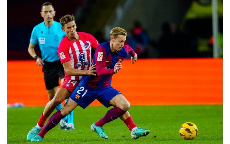 Tottenham offer Barcelona €60m for Frenkie de Jong