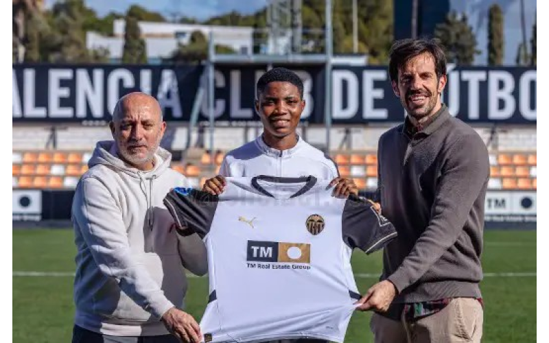 Transfer Update: Valencia Feminine Signs Nigeria's Motunrayo Ezekiel