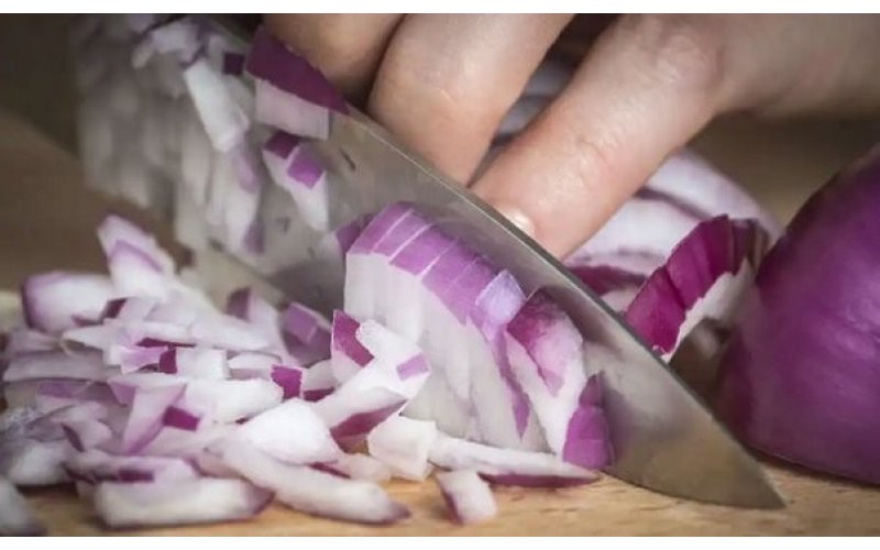  What happens if you eat too much onion?