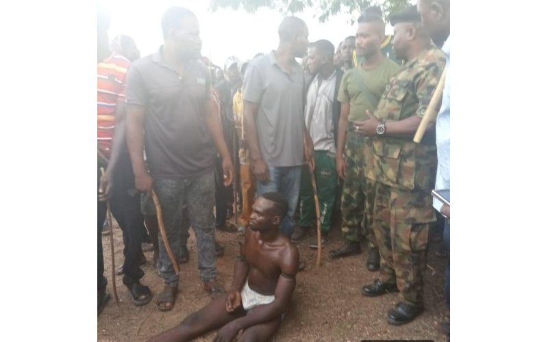 Troops Rescue Suspected Kidnapper from Mob in Plateau, Take Him into Custody