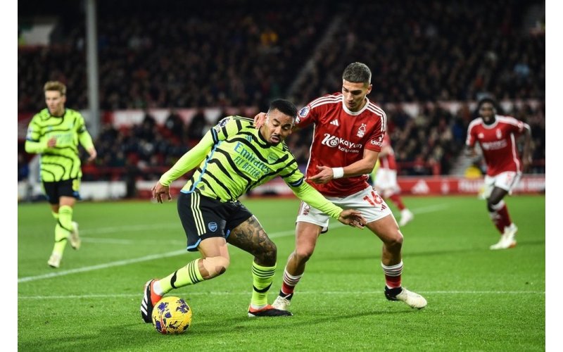 Arsenal see off Nottingham Forest to move second