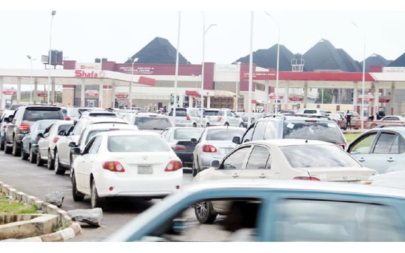Queues Spread As Petrol Hits ??1,100/Litre In Abuja, Others