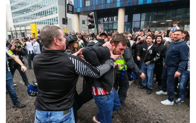 Violence Erupts Before Tyne-Wear Derby as Sunderland Bus Damaged, One Arrest Made