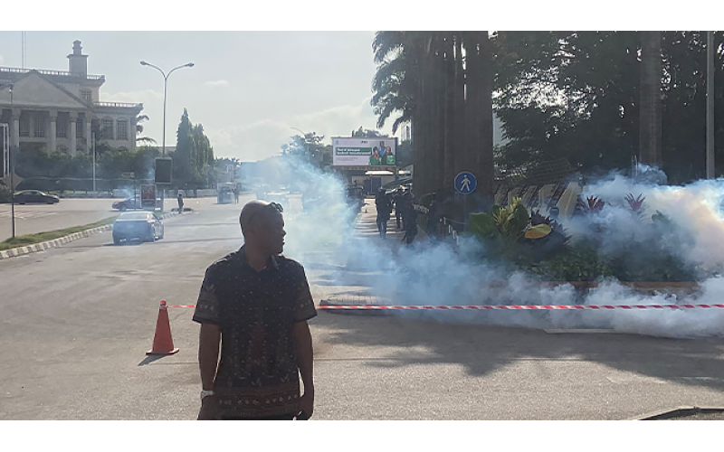 Police Fire Tear Gas as Sowore Leads #FreeNnamdiKanuNow Protest in Abuja