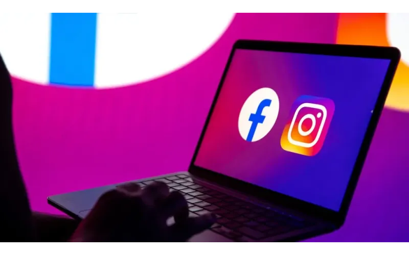 Facebook and Instagram in apparent global outage