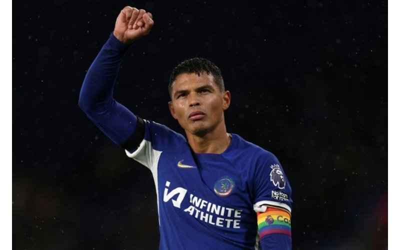 Thiago Silva's wife calls for Pochettino's sacking