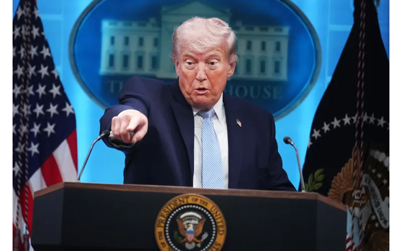  Trump Claims Strait of Hormuz Will Remain Open After Talks with China’s Xi