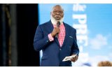 Fresh Update On Bishop T.D. Jakes Emerges After Suffering Health Scare During Sunday Sermon